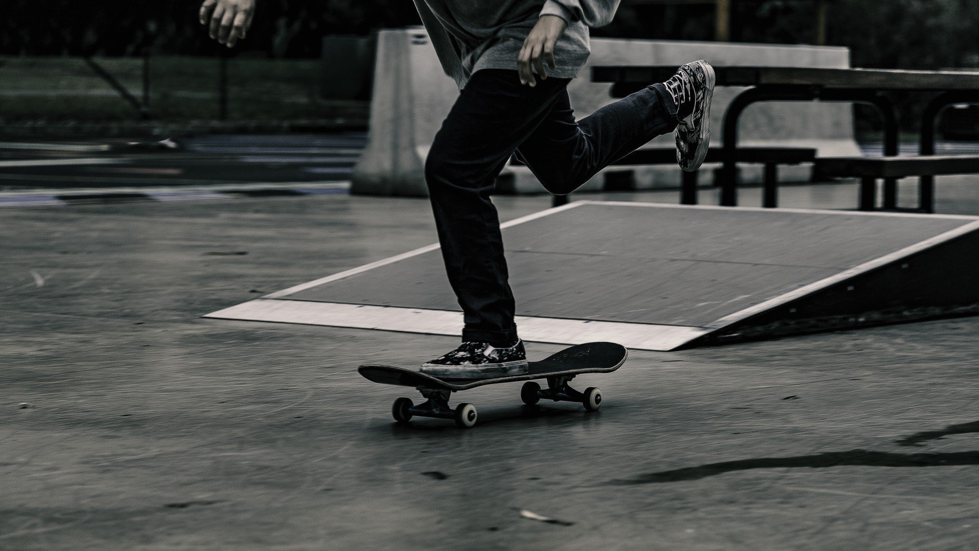 钜大力捉襟见肘，险胜对手进决赛，钜大的意思